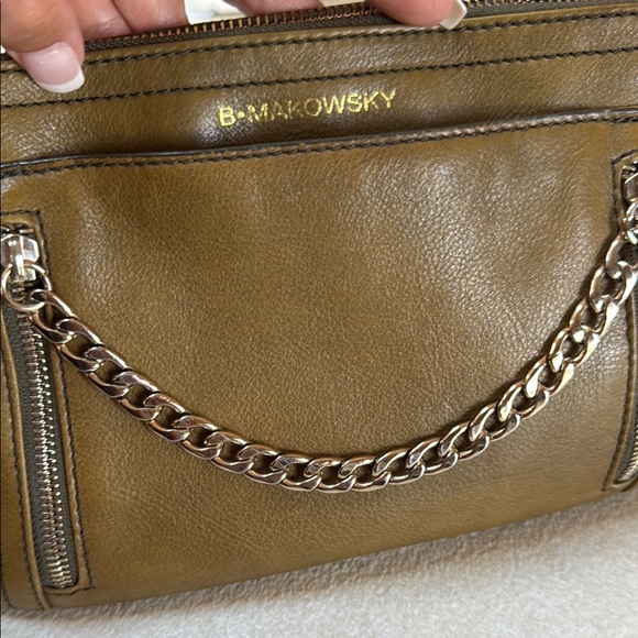 B. Makowsky Olive green Crossbody Bag with Chain Detail - Picture 2 of 10